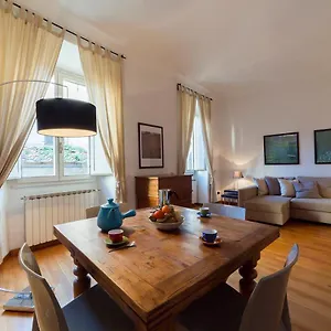 Apartment Borgo Pinti Frescos 6 Sleeps