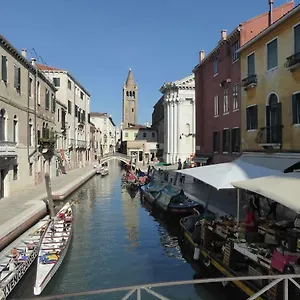 sestiere-dorsoduro-venezia-a-due-passi-dal-ponte-dei-pugni.hotelinveneto.com/